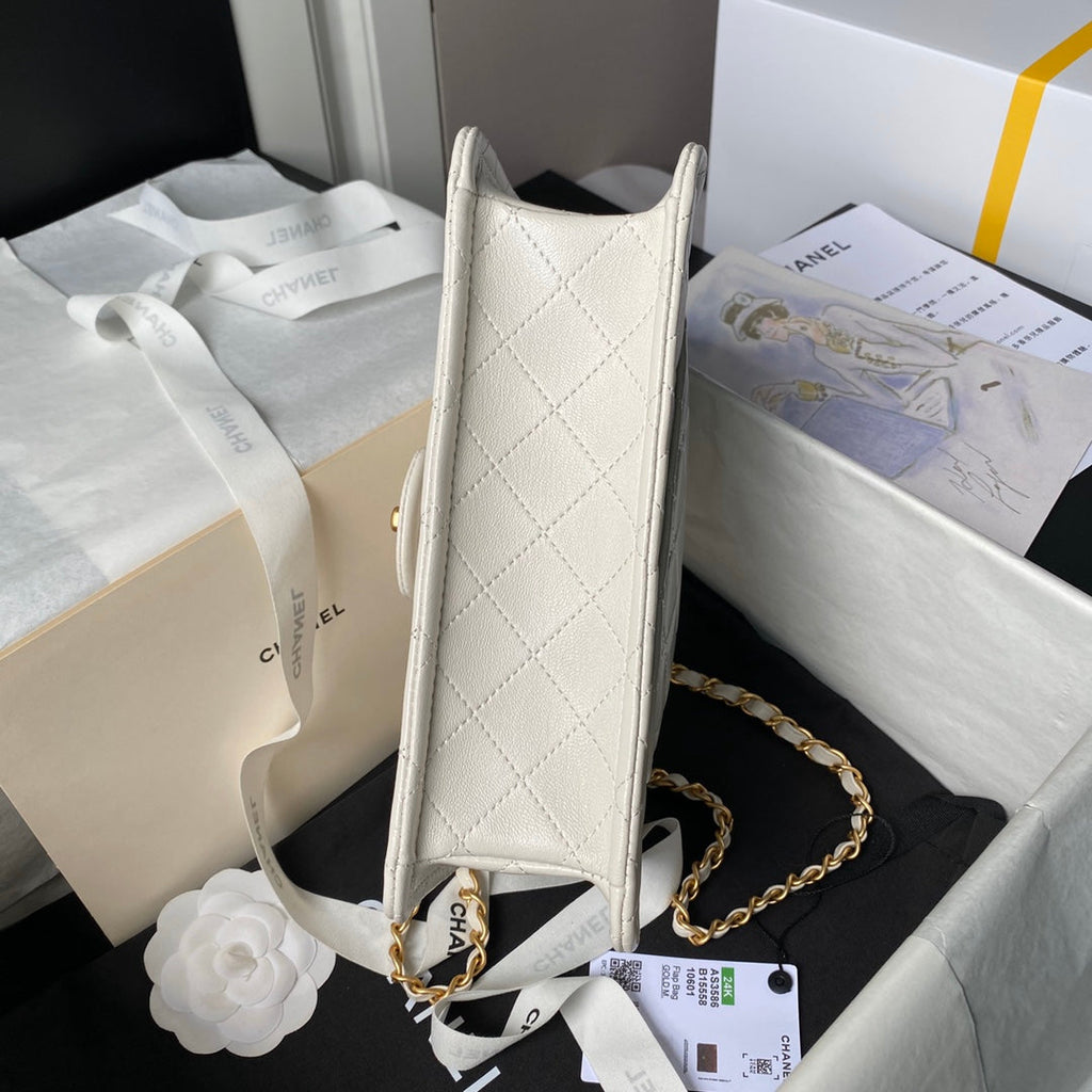 SAC À RABAT MOYEN 24S 25 CM EN CUIR DE VEAU CRÈME QUINCAILLERIE DORÉ