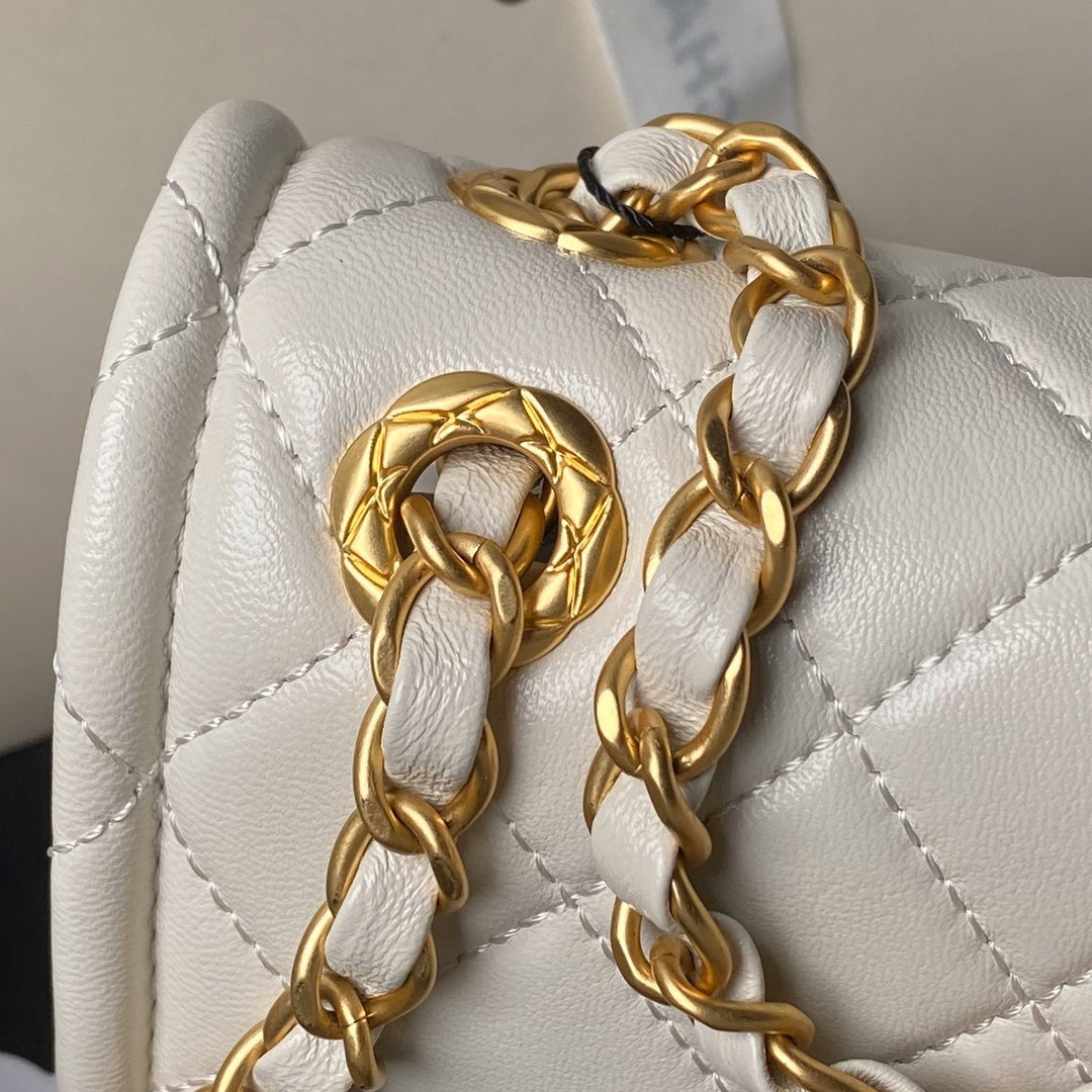 24S PETIT SAC À RABAT 23 CM CUIR DE VEAU CRÈME QUINCAILLERIE DORÉ