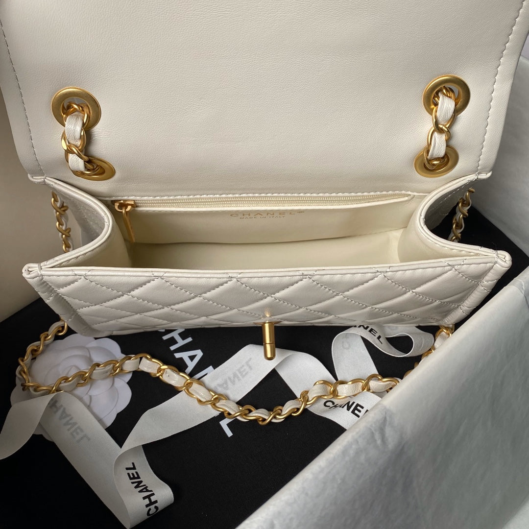 24S PETIT SAC À RABAT 23 CM CUIR DE VEAU CRÈME QUINCAILLERIE DORÉ