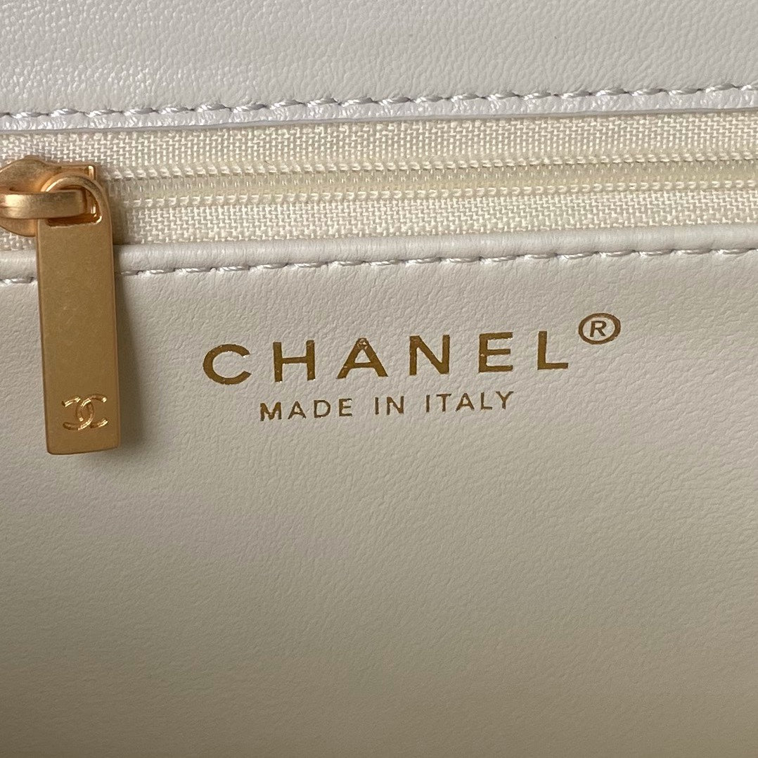 24S PETIT SAC À RABAT 23 CM CUIR DE VEAU CRÈME QUINCAILLERIE DORÉ