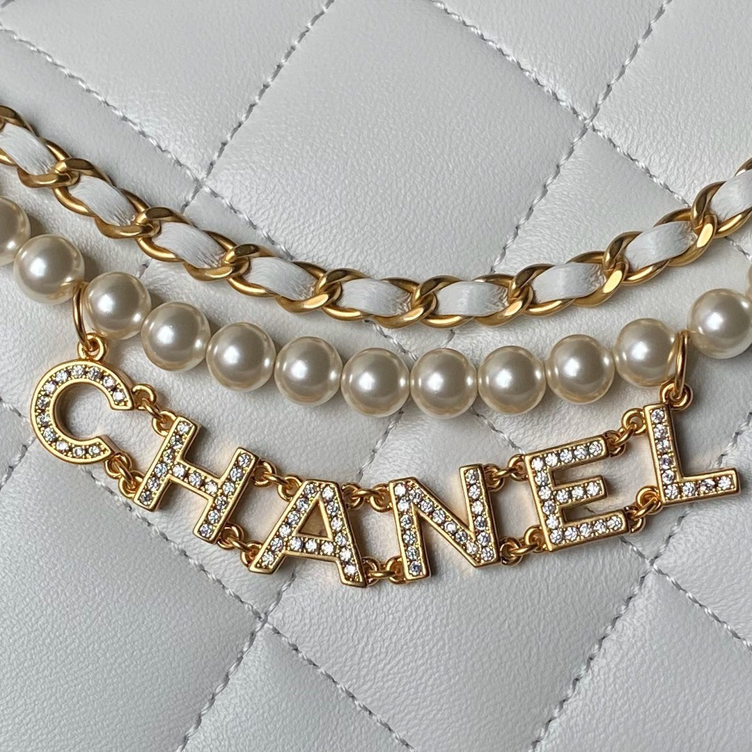 24A SMALL FLAP BAG 23CM WHITE LAMBSKIN PEARL AND GOLD HARDWARE