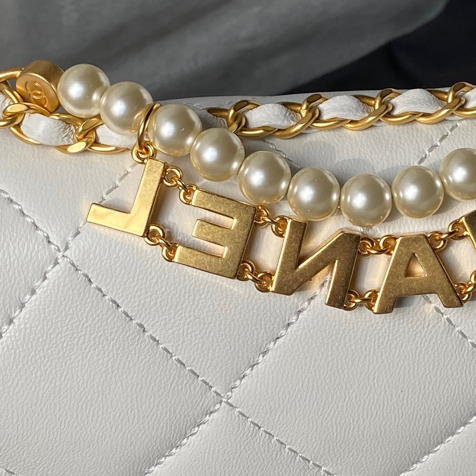 24A MINI FLAP BAG 19CM WHITE LAMBSKIN PEARL AND GOLD HARDWARE