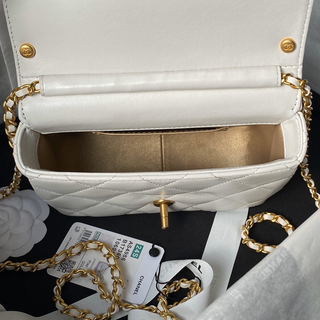 24A MINI FLAP BAG 19CM WHITE LAMBSKIN PEARL AND GOLD HARDWARE