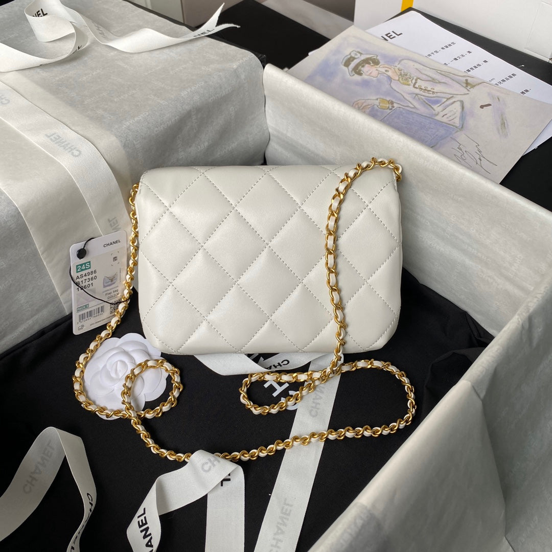 24A MINI FLAP BAG 19CM WHITE LAMBSKIN PEARL AND GOLD HARDWARE
