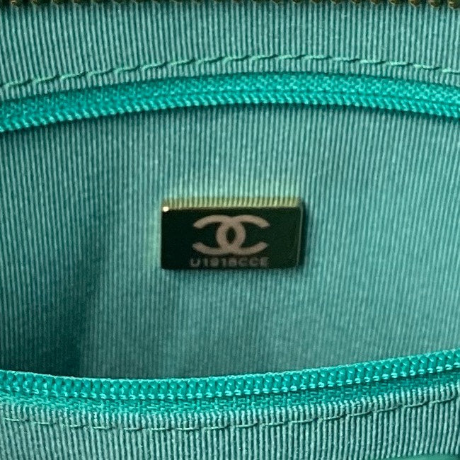 SAC HOBO 24A 38 CM EN CUIR DE VEAU VERT ET QUINCAILLERIE DORÉ