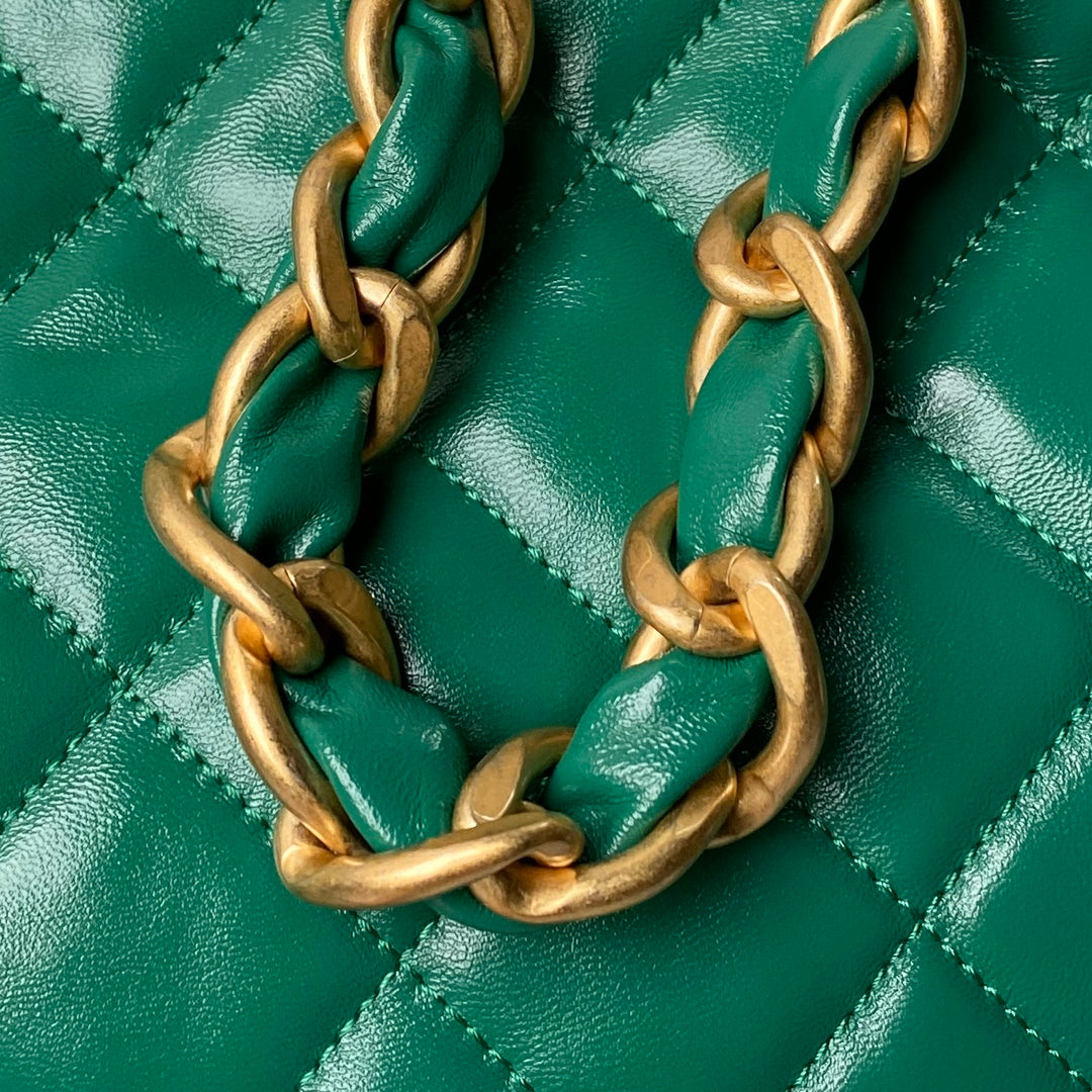 SAC HOBO 24A 38 CM EN CUIR DE VEAU VERT ET QUINCAILLERIE DORÉ