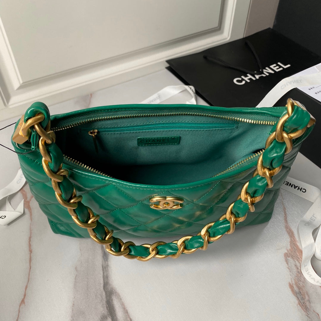 SAC HOBO 24A 38 CM EN CUIR DE VEAU VERT ET QUINCAILLERIE DORÉ