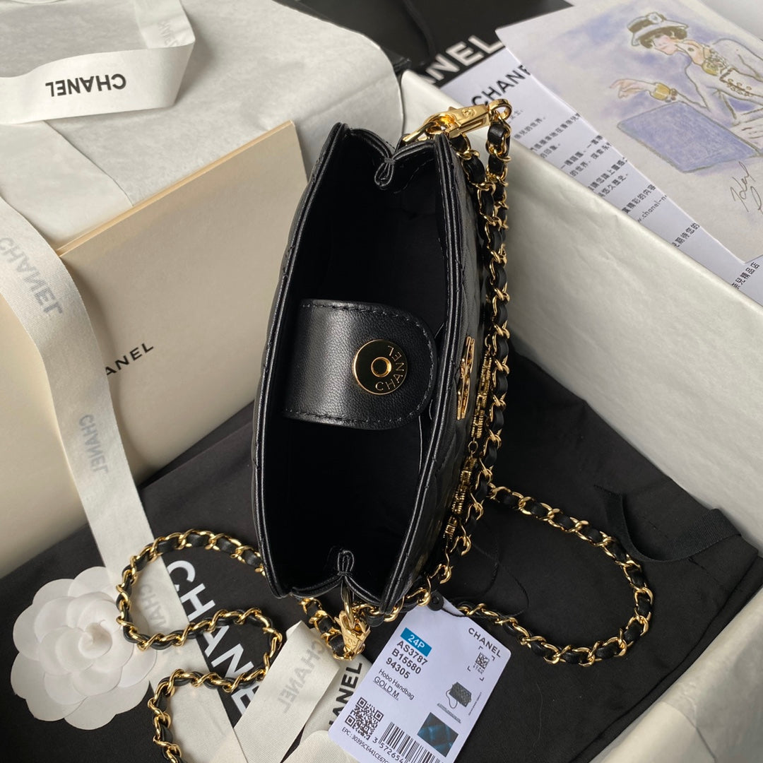 Pochette 24P avec chaîne 19 cm en cuir d'agneau noir