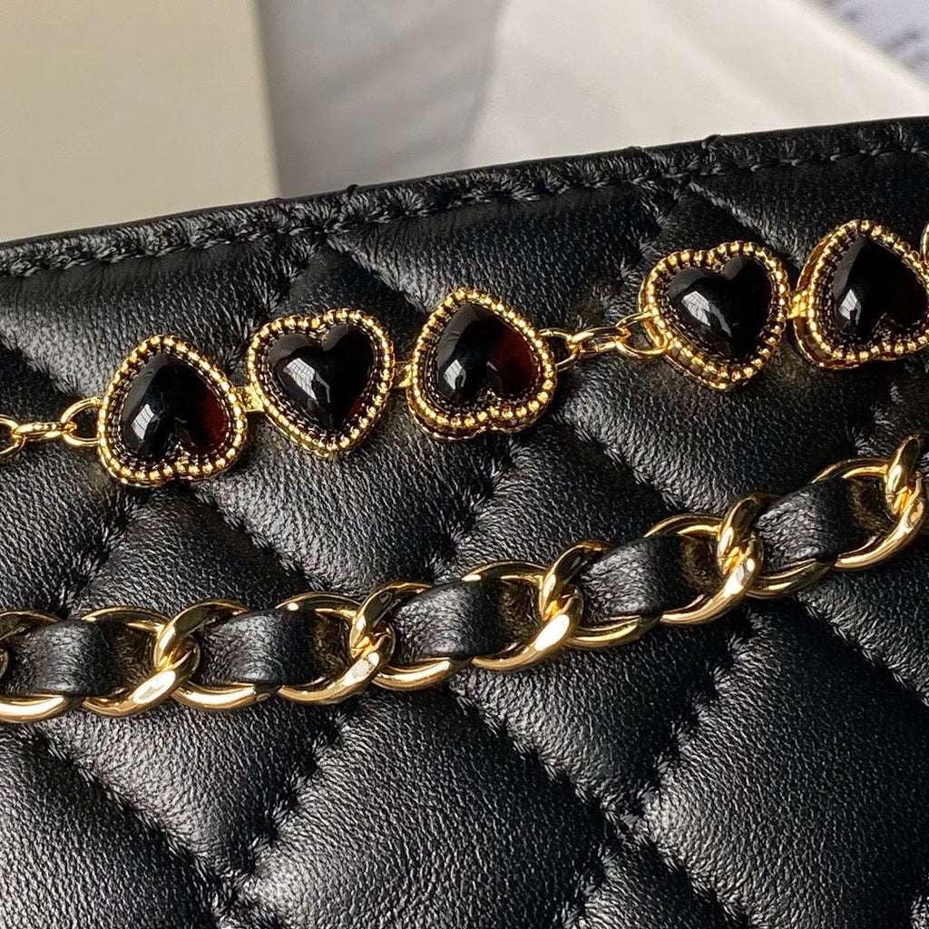 Pochette 24P avec chaîne 19 cm en cuir d'agneau noir