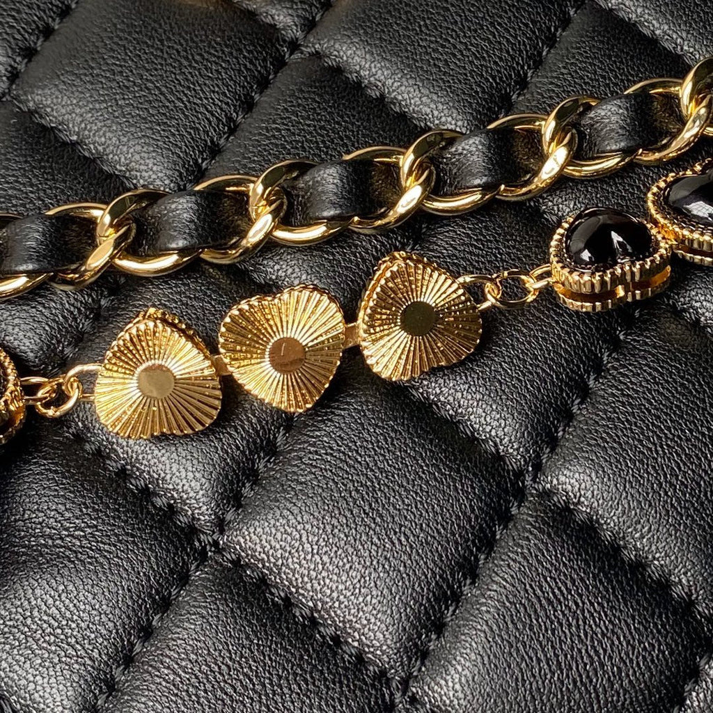 Pochette 24P avec chaîne 19 cm en cuir d'agneau noir
