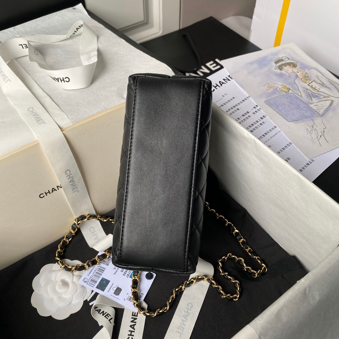 Pochette 24P avec chaîne 19 cm en cuir d'agneau noir
