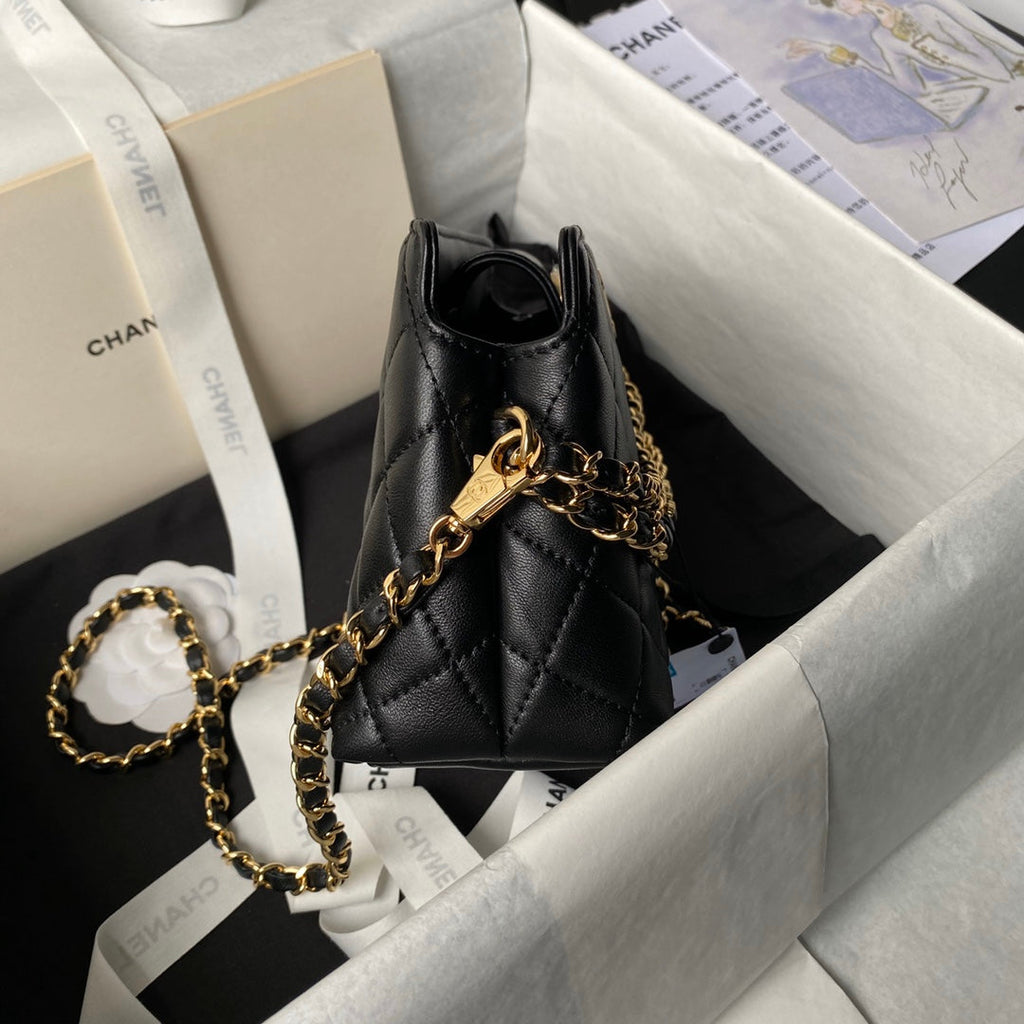 Pochette 24P avec chaîne 19 cm en cuir d'agneau noir