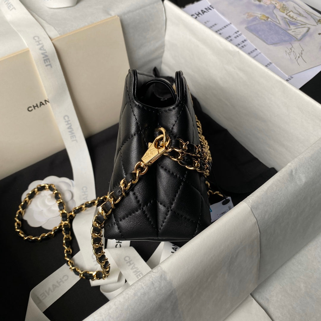 Pochette 24P avec chaîne 19 cm en cuir d'agneau noir
