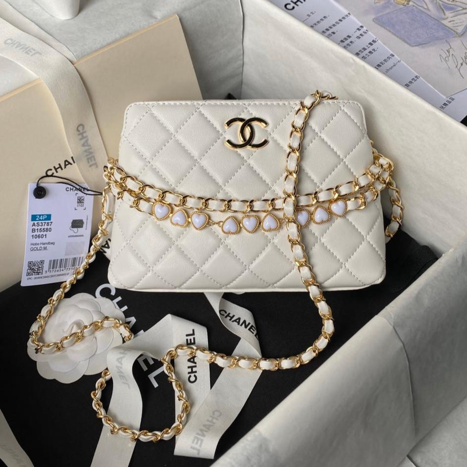 24P CLUTCH WITH CHAIN 19CM WHITE LAMBSKIN