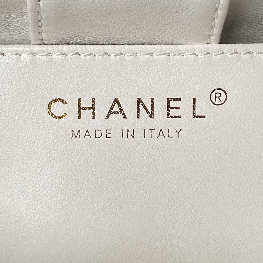 24P CLUTCH WITH CHAIN 19CM WHITE LAMBSKIN