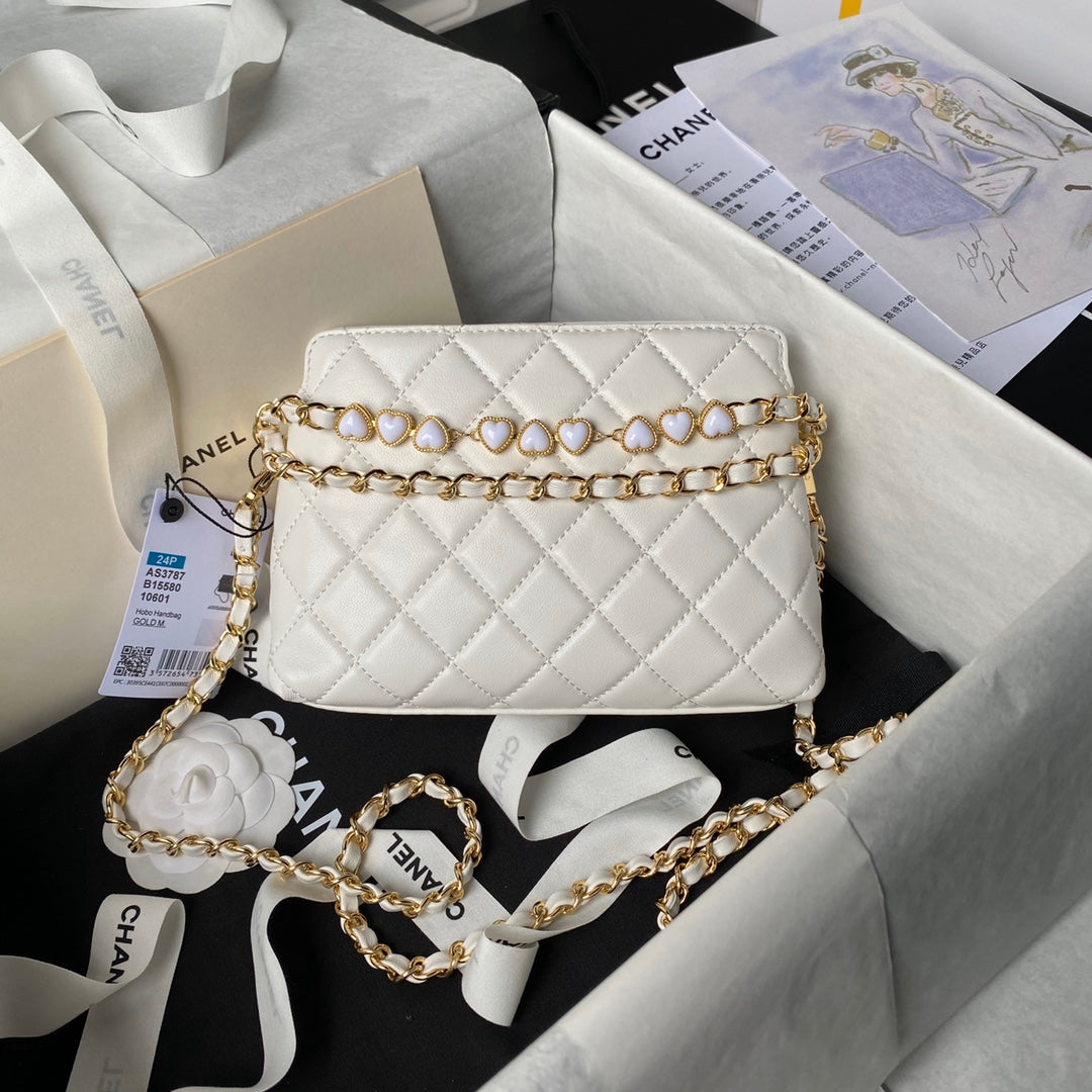 24P CLUTCH WITH CHAIN 19CM WHITE LAMBSKIN