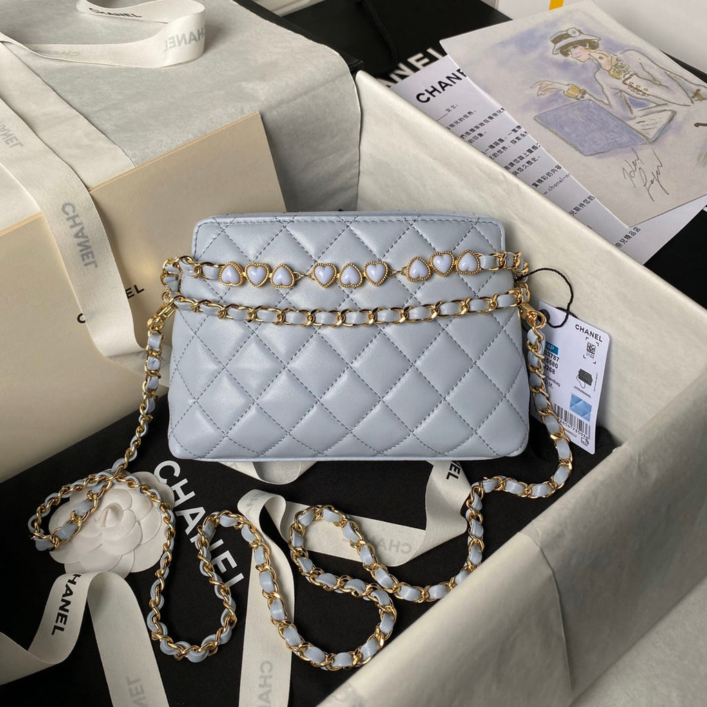 Pochette 24P avec chaîne 19 cm en cuir d'agneau bleu turquoise