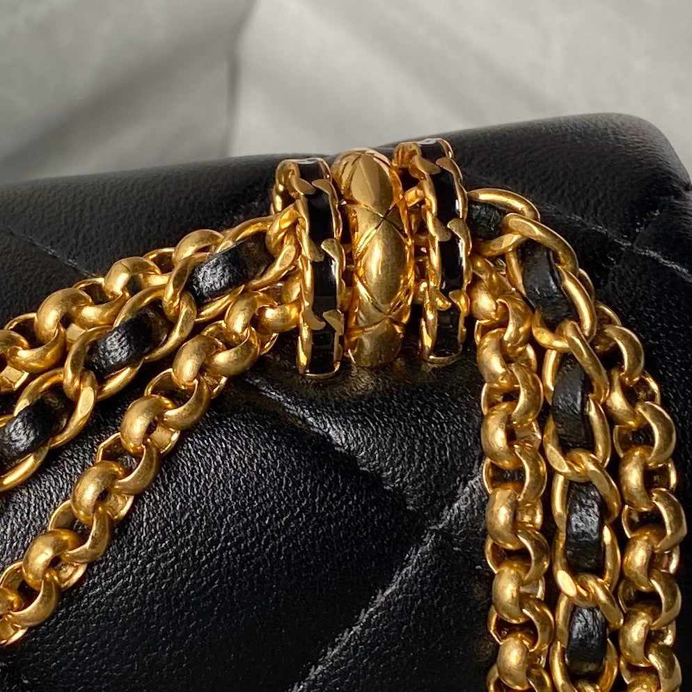 24A CLASSIC FLAP BAG 26CM BLACK LAMBSKIN GOLD HARDWARE