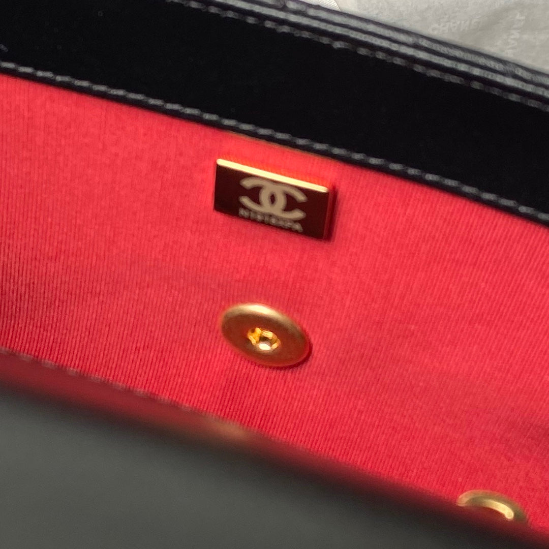24A CLASSIC FLAP BAG 26CM BLACK LAMBSKIN GOLD HARDWARE