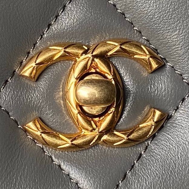 24A CLASSIC FLAP BAG 26CM GREY LAMBSKIN GOLD HARDWARE