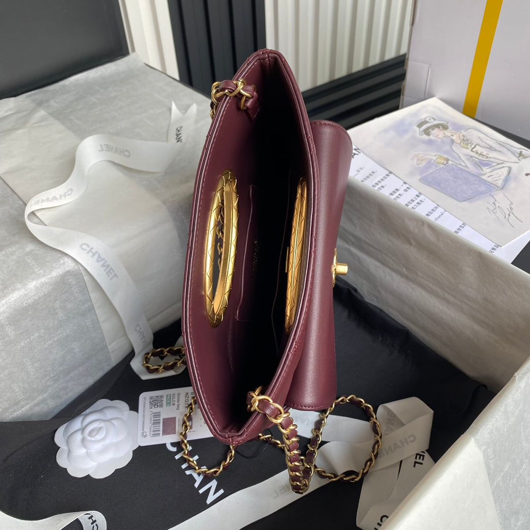 CC 24B CLUTH 25CM BURGUNDY LAMBSKIN