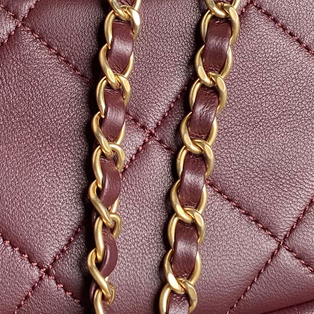 CC 24B CLUTH 25CM BURGUNDY LAMBSKIN