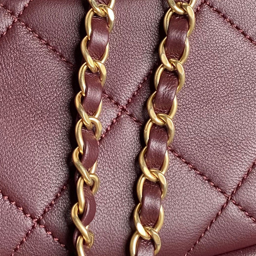CC 24B CLUTH 25CM BURGUNDY LAMBSKIN