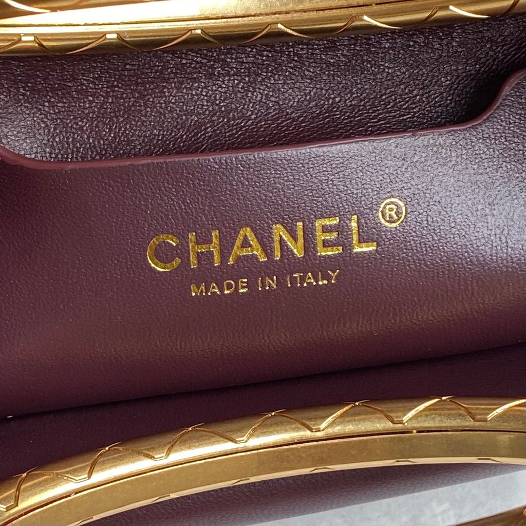 CC 24B CLUTH 25CM BURGUNDY LAMBSKIN