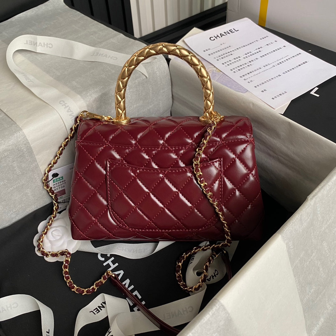 CC 24A PETIT SAC À MAIN EN CUIR DE VEAU VERNI BORDEAUX 23 CM, QUINCAILLERIE DORÉE 