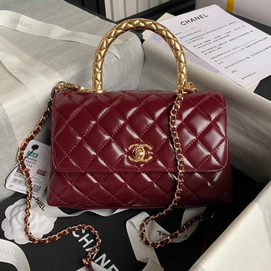 CC 24A PETIT SAC À MAIN EN CUIR DE VEAU VERNI BORDEAUX 23 CM, QUINCAILLERIE DORÉE 