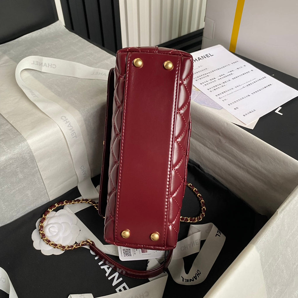 CC 24A PETIT SAC À MAIN EN CUIR DE VEAU VERNI BORDEAUX 23 CM, QUINCAILLERIE DORÉE 