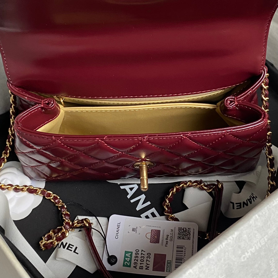 CC 24A PETIT SAC À MAIN EN CUIR DE VEAU VERNI BORDEAUX 23 CM, QUINCAILLERIE DORÉE 