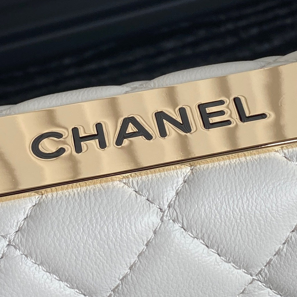 CC 24B SAC TENDANCE 18,5 CM CUIR D'AGNEAU BLANC QUINCAILLERIE DORÉ