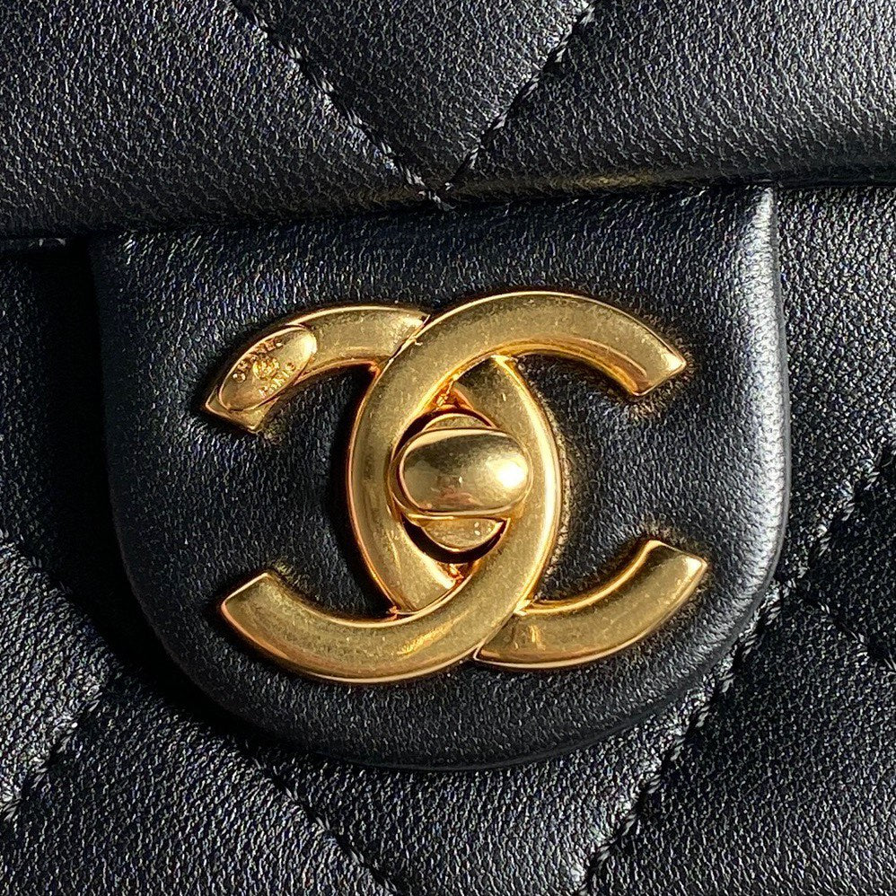CC 24K MINI SAC À RABAT 21CM CUIR D'AGNEAU NOIR QUINCAILLERIE DORÉ
