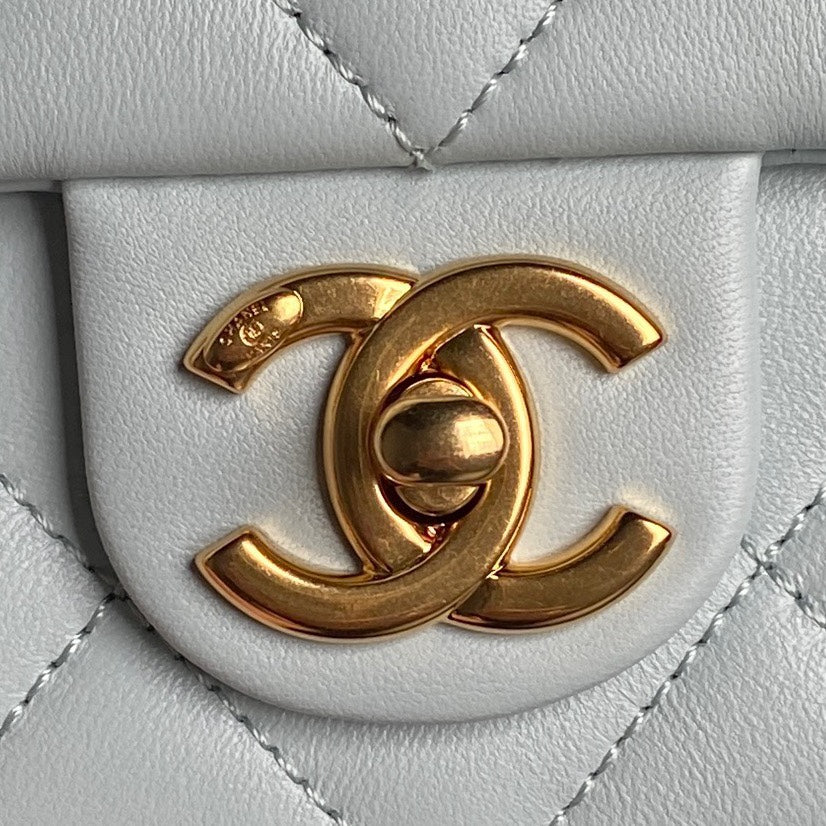 CC 24K MINI SAC À RABAT 21 CM BLEU NUAGE CUIR D'AGNEAU QUINCAILLERIE DORÉ