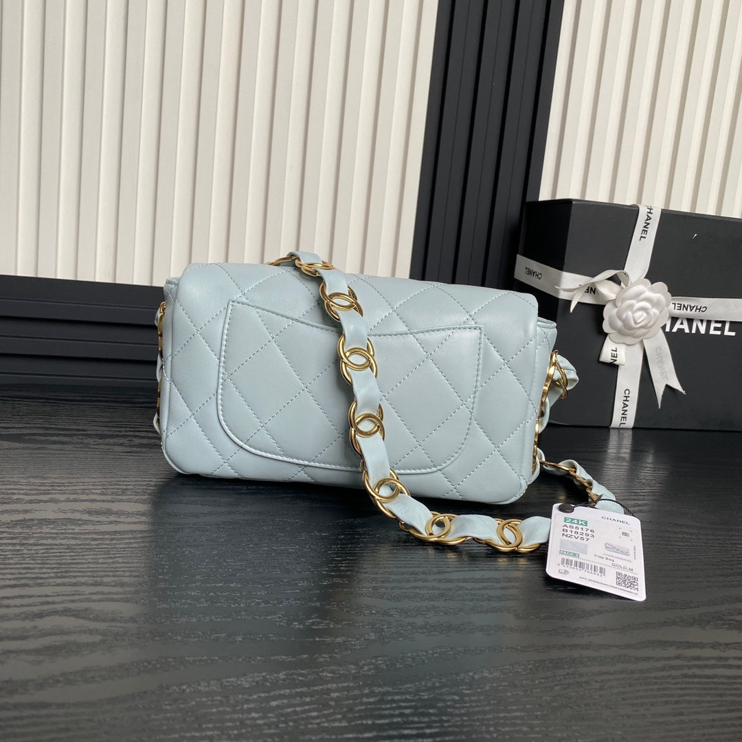 CC 24K MINI SAC À RABAT 21 CM BLEU NUAGE CUIR D'AGNEAU QUINCAILLERIE DORÉ