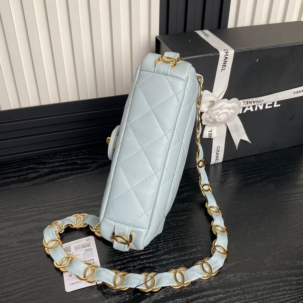 CC 24K MINI SAC À RABAT 21 CM BLEU NUAGE CUIR D'AGNEAU QUINCAILLERIE DORÉ