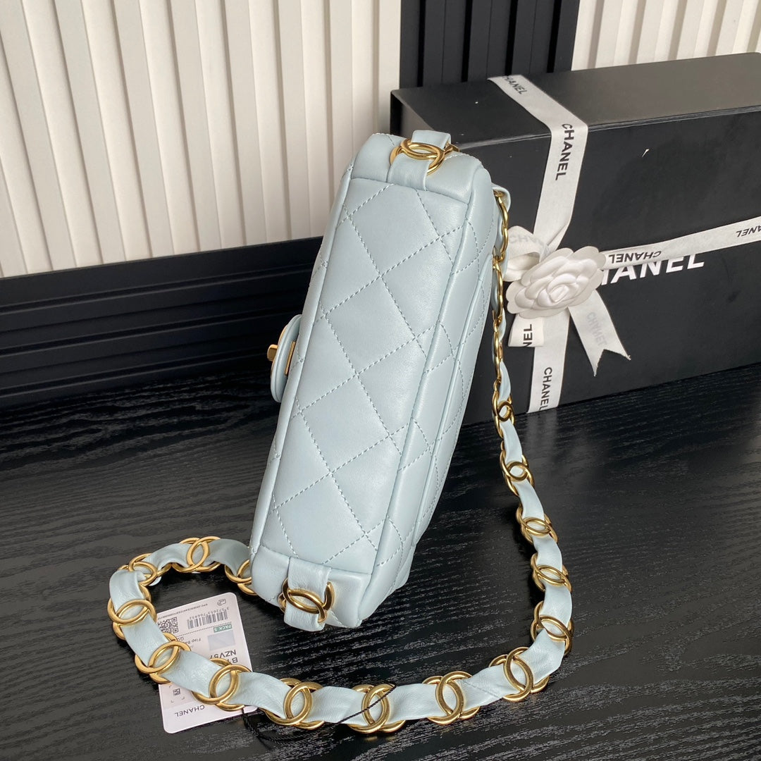CC 24K MINI SAC À RABAT 21 CM BLEU NUAGE CUIR D'AGNEAU QUINCAILLERIE DORÉ