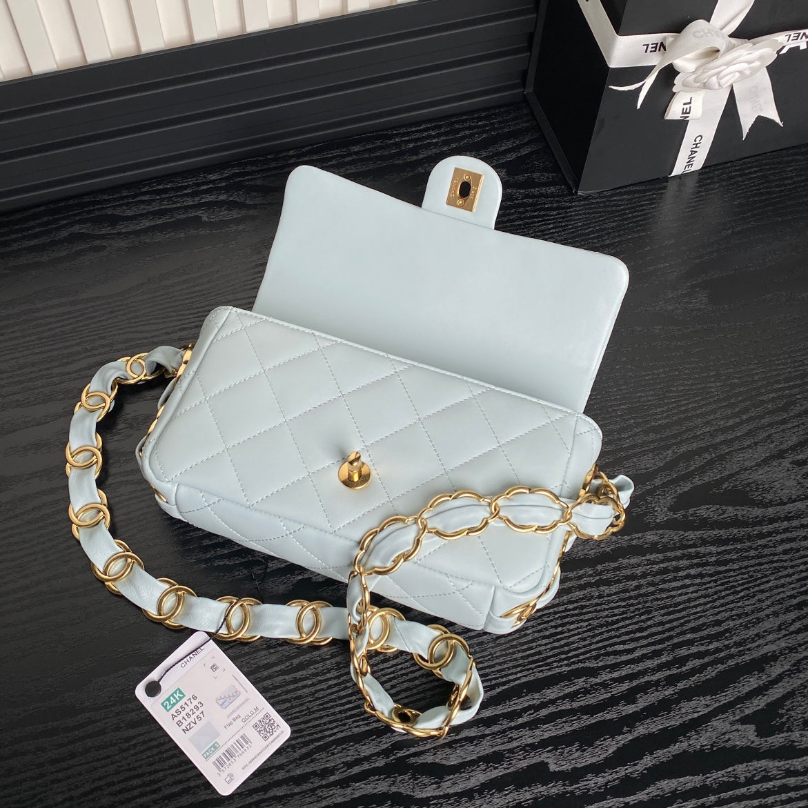 CC 24K MINI SAC À RABAT 21 CM BLEU NUAGE CUIR D'AGNEAU QUINCAILLERIE DORÉ