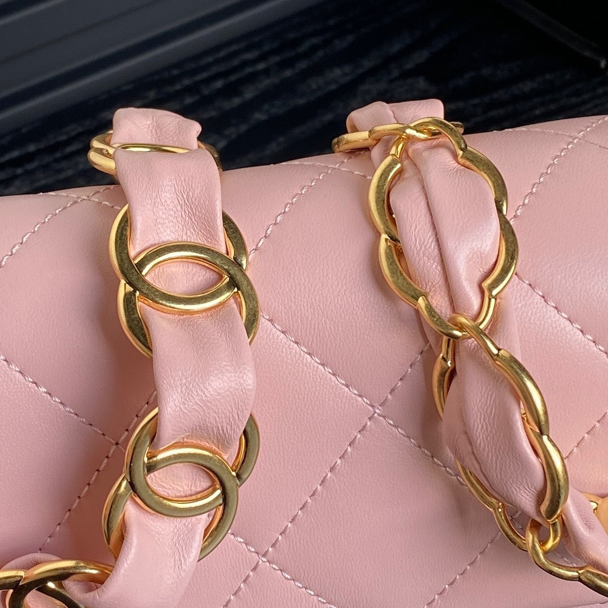 CC 24K MINI SAC À RABAT 21CM CUIR D'AGNEAU ROSE QUINCAILLERIE DORÉ