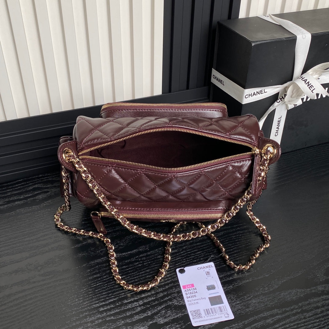SAC APPAREIL PHOTO 24K EN CUIR DE VEAU BORDEAUX ET QUINCAILLERIE OR