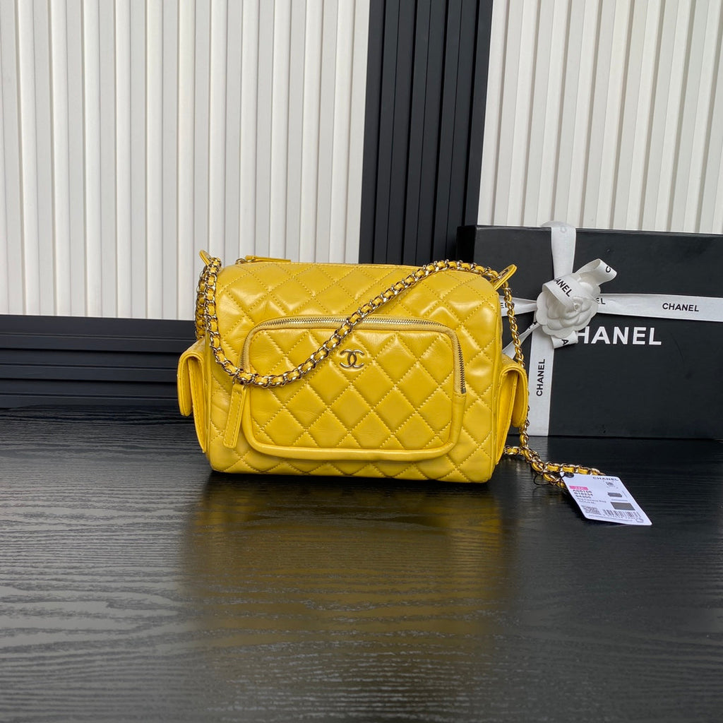 SAC APPAREIL PHOTO 24K EN CUIR DE VEAU JAUNE ET QUINCAILLERIE OR