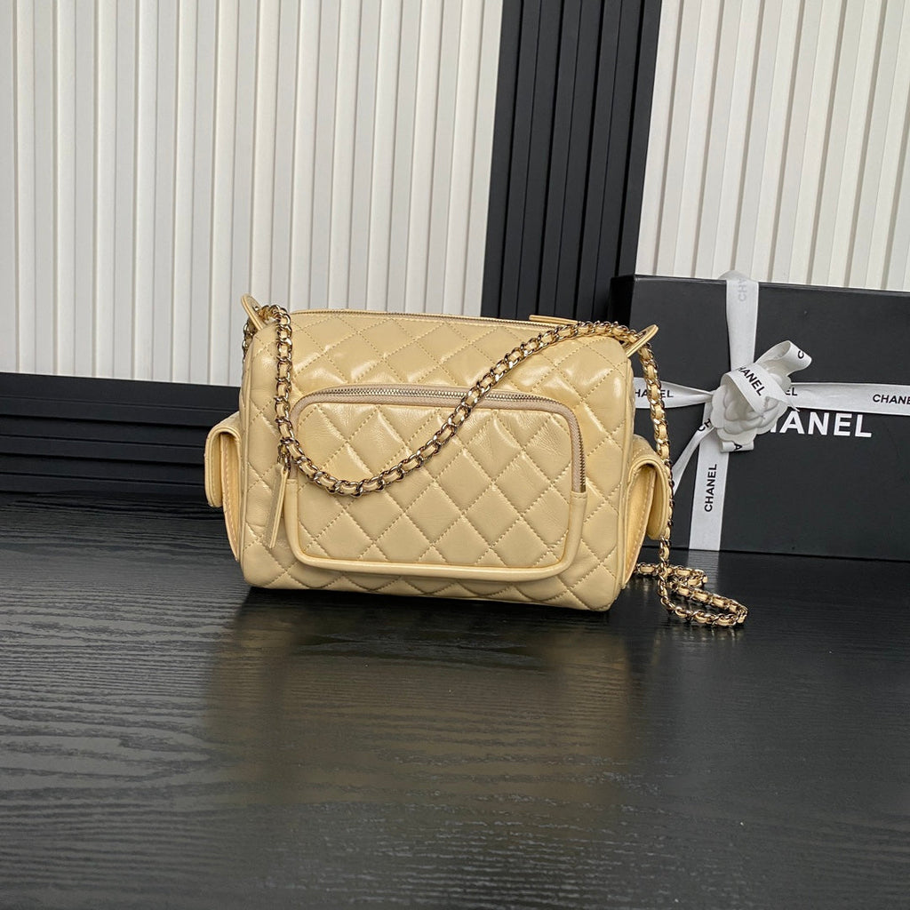 SAC APPAREIL PHOTO 24K EN CUIR DE VEAU BEIGE AVEC QUINCAILLERIE OR