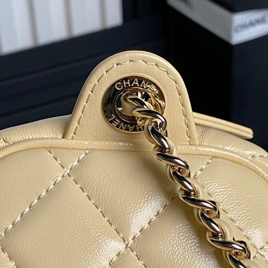 SAC APPAREIL PHOTO 24K EN CUIR DE VEAU BEIGE AVEC QUINCAILLERIE OR