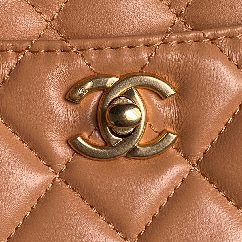 SAC CABAS 24K 32CM EN CUIR DE VEAU MARRON QUINCAILLERIE DORÉ