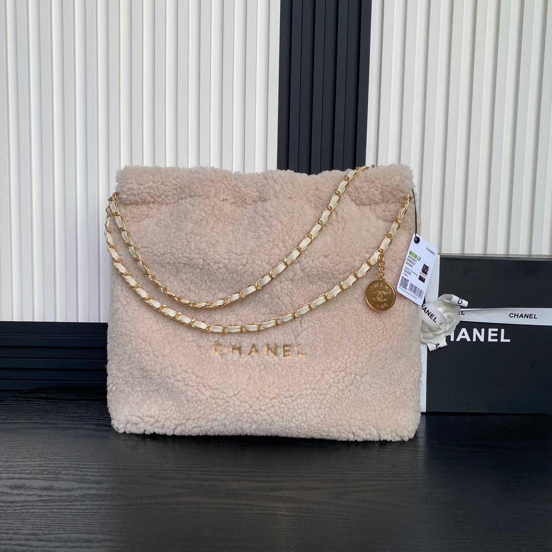 CC 24K HOBO 22 BAG 39CM BEIGE WOOL FUR