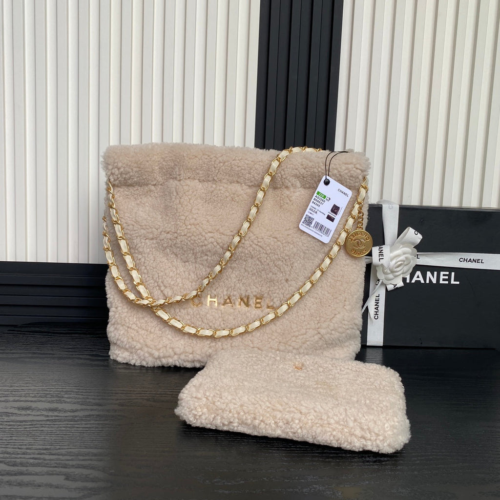 CC 24K HOBO 22 SAC 35CM FOURRURE EN LAINE BEIGE 