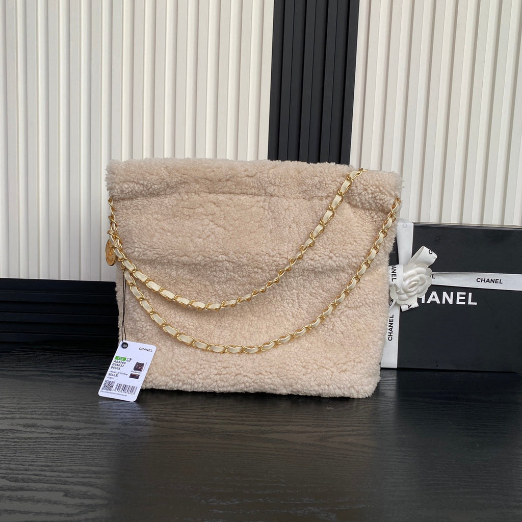 CC 24K HOBO 22 SAC 35CM FOURRURE EN LAINE BEIGE 