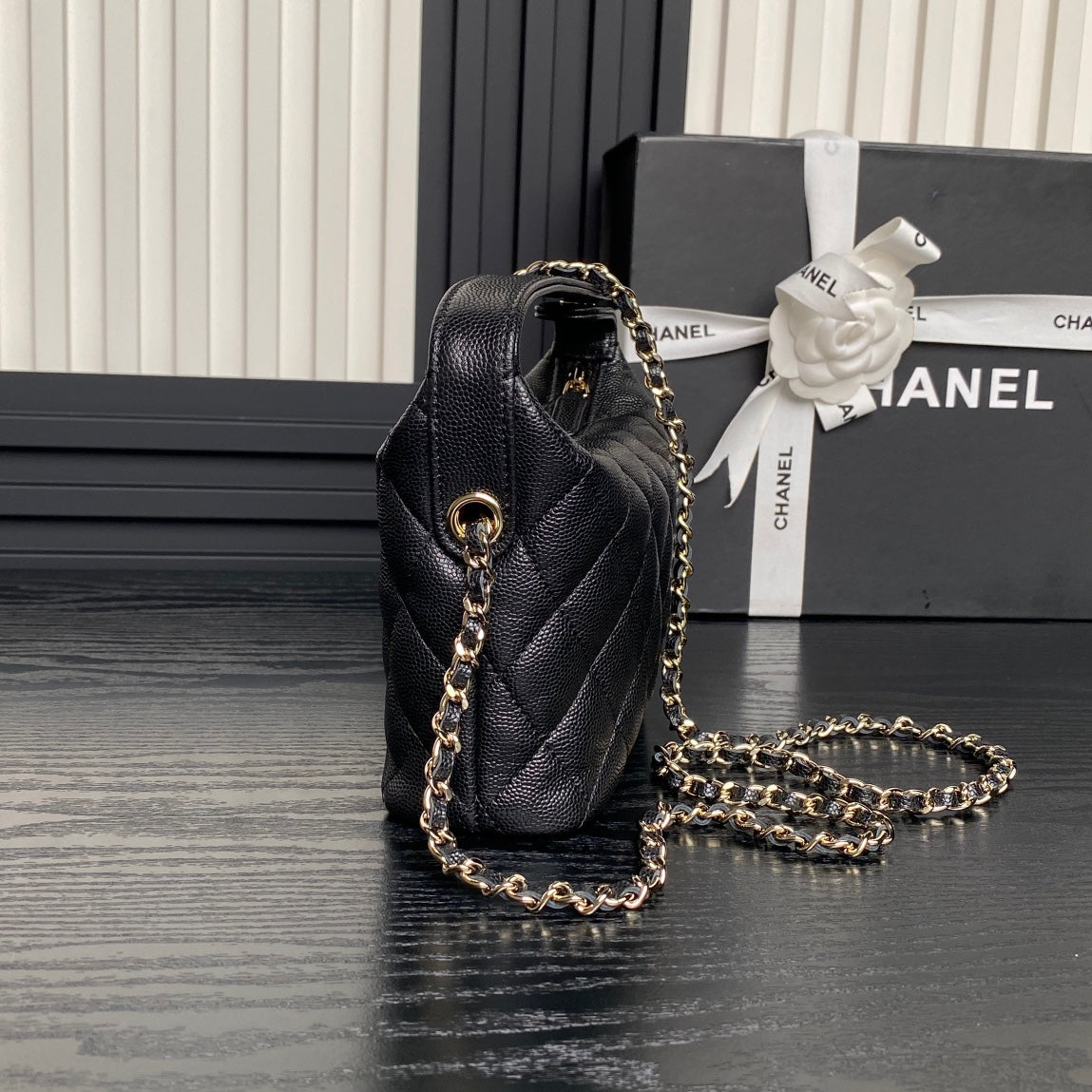 Sac Hobo CC 25C 21,5 cm avec poignée supérieure en cuir de veau grainé noir
