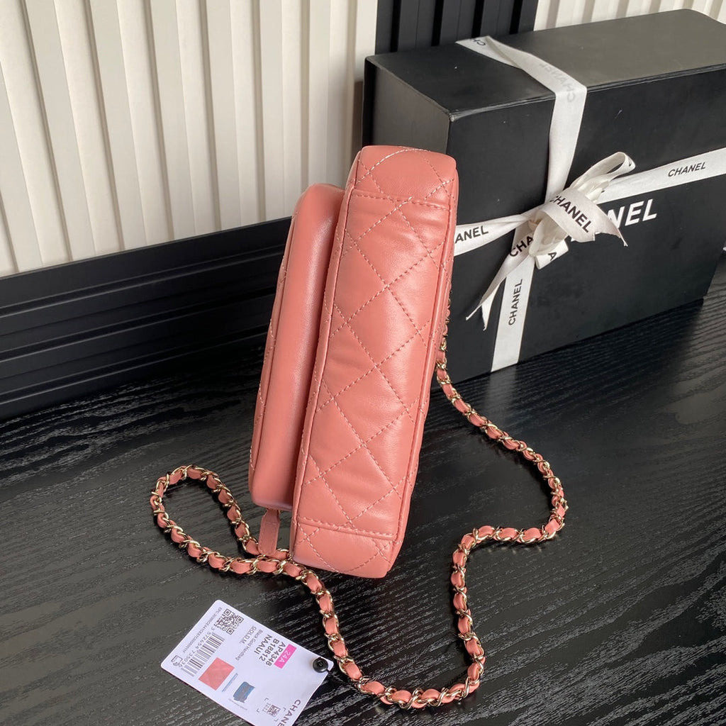 CC 25C CLUTCH WITH STRAP 21CM LIGHT PINK CALFSKIN